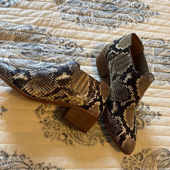 MADEWELL Booties. Snake skin. In outstanding condition . - Picture 2 of 7